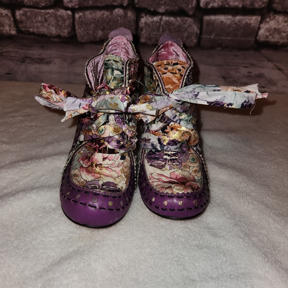 Floral cottage core vintage retro styled shoes - Picture 5 of 9